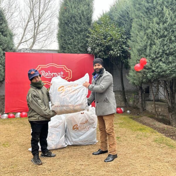 Appreciating worker at Banday Impex