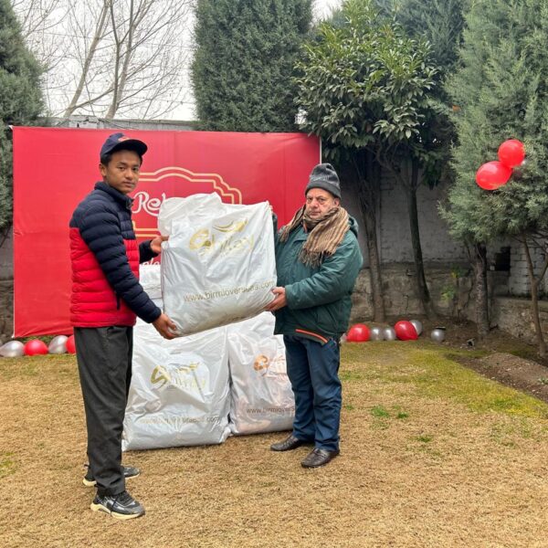 Appreciating worker at Banday Impex