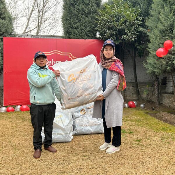 Appreciating worker at Banday Impex