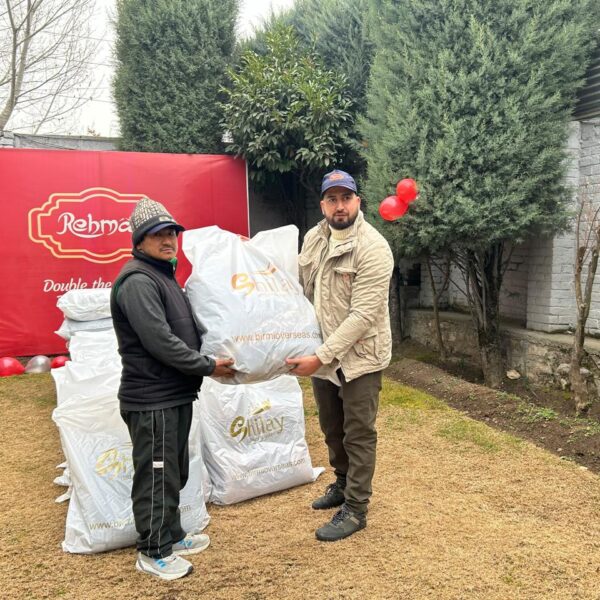 Appreciating worker at Banday Impex